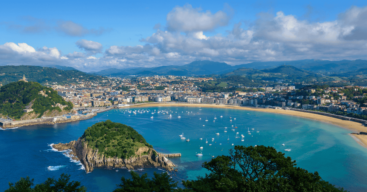 Primavera en Donostia: por qué marzo es el mejor momento para comprar un coche sin carnet